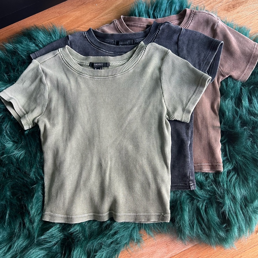 Ribbed T-Shirt Set - Green, Black, and Brown